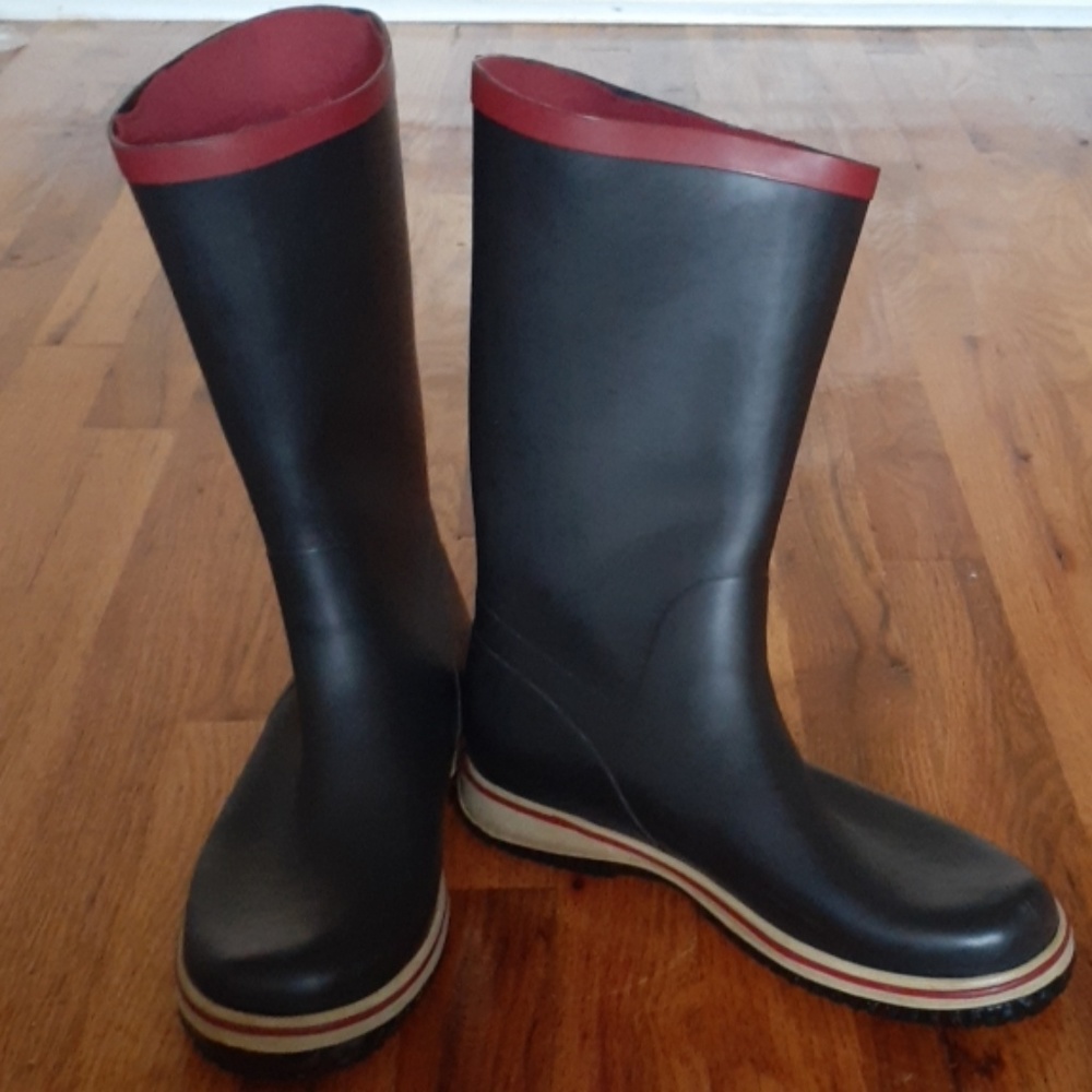 Rain/snow boots. Hand crafted. Size 9